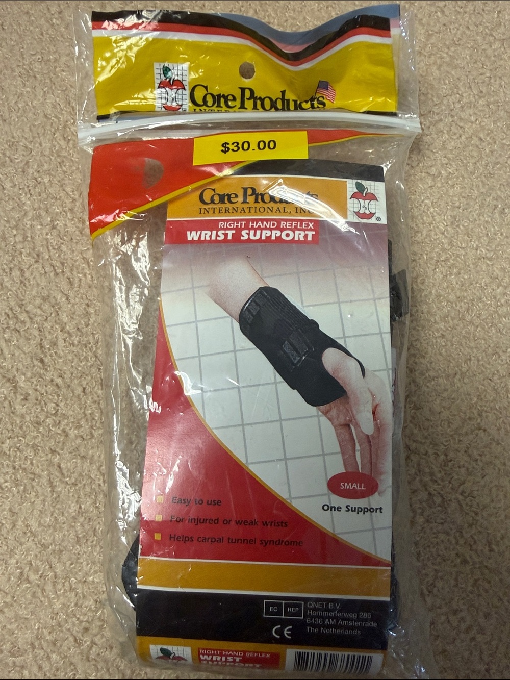 Core Products Right Hand Reflex Wrist Support - Black- small